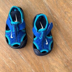 Nike Blue Sandals Modern Design